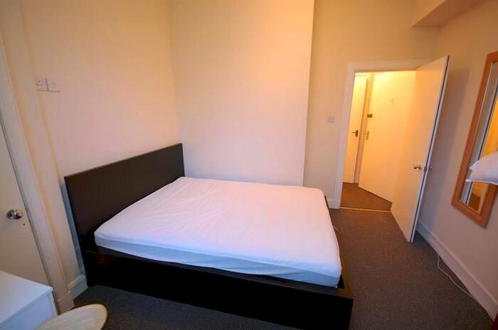 2 Bedroom Flat To Rent In Broughton Road, Flat, EH7