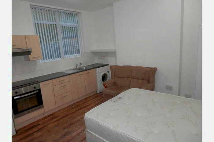 Flat To Rent In Gillott Road, Edgbaston, Birmingham, B16