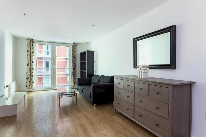 1 Bedroom Flat To Rent In Salamanca Place, Nine Elms, London, SE1
