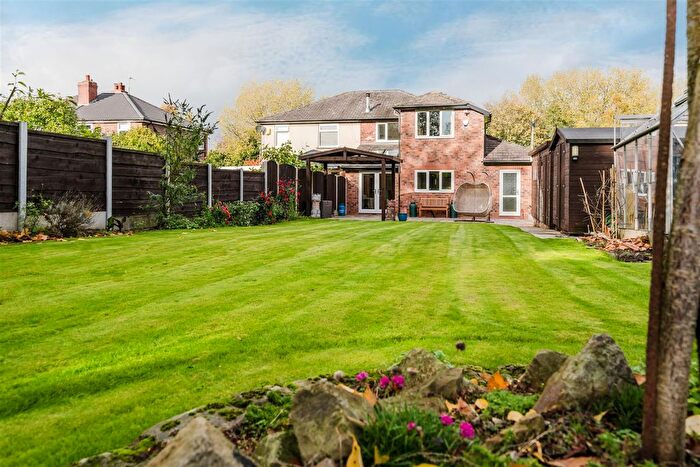 3 Bedroom Property For Sale In Sandersons Croft, Leigh, WN7