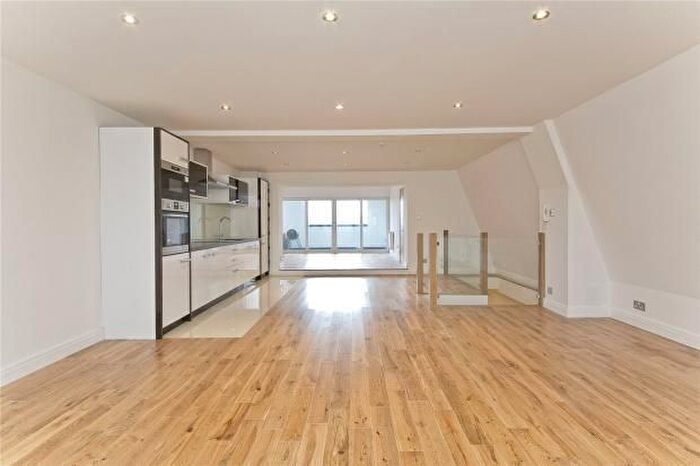 3 Bedroom Flat To Rent In Triangle Road, London Fields, Hackney, E8