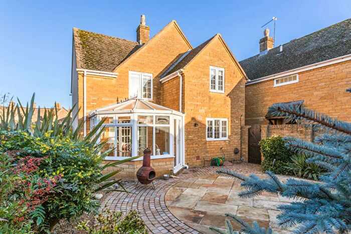 2 Bedroom End Of Terrace House For Sale In High Street, Broadway, WR12