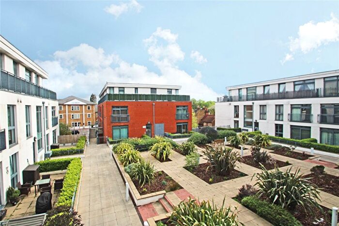 2 Bedroom Flat For Sale In Guildford Street, Chertsey, Surrey, KT16