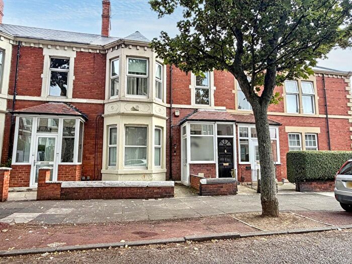 3 Bedroom Flat To Rent In Washington Terrace, North Shields, NE30