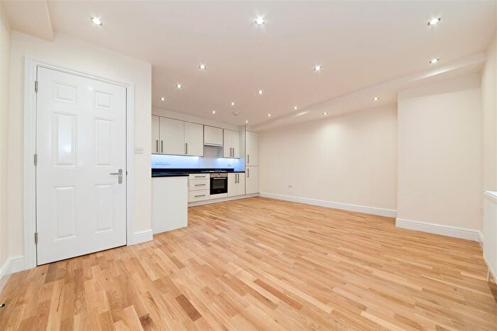 2 Bedroom Flat To Rent In Tooting High Street, London, SW17