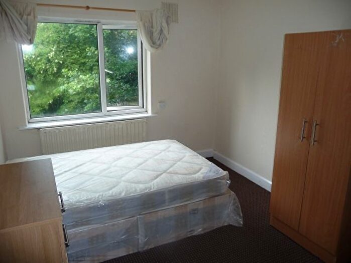 3 Bedroom Property To Rent In Welton Mount, Hyde Park, Leeds, LS6