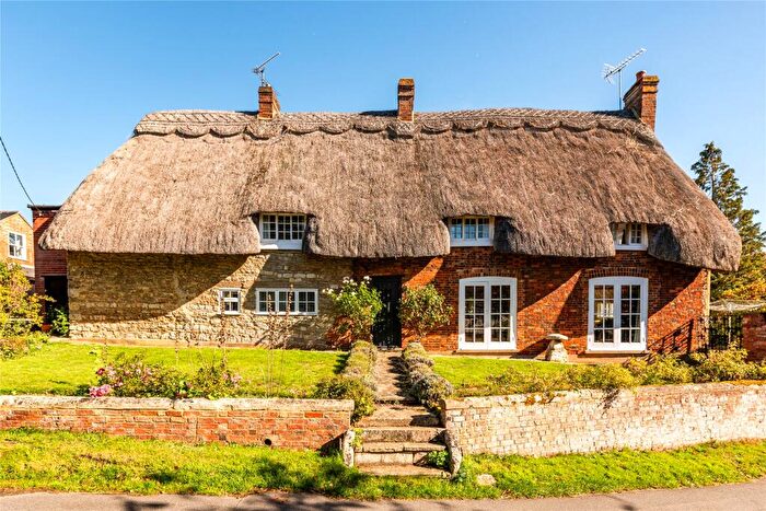 4 Bedroom Detached House For Sale In Old End, Padbury, Buckinghamshire, MK18