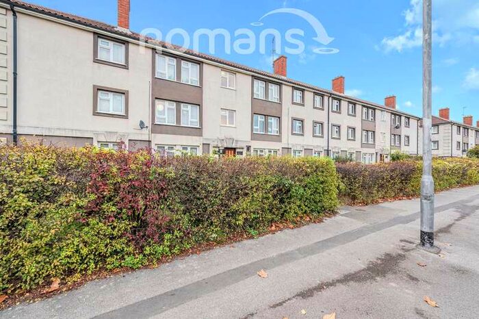 2 Bedroom Apartment To Rent In Dempsey Houses, The Meadway, RG30