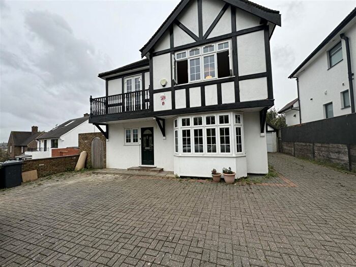 3 Bedroom Flat To Rent In Cowley Hill, Borehamwood, WD6