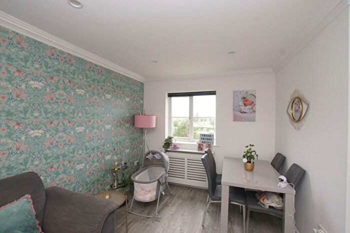 2 Bedroom Flat For Sale In Daytona Quay, Eastbourne, BN23