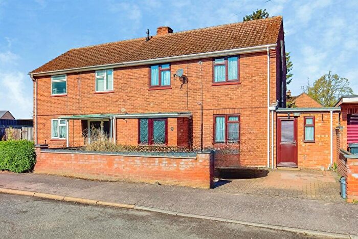 2 Bedroom Semi Detached House For Sale In Beech Grove, St. Neots, PE19