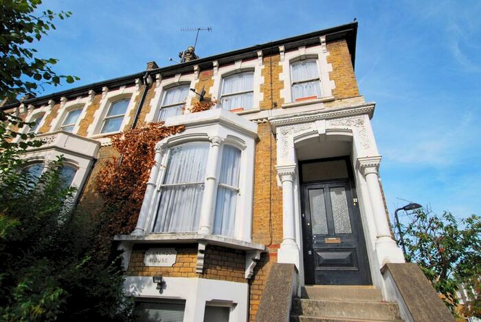 2 Bedroom Flat To Rent In Albion Road, London, N16
