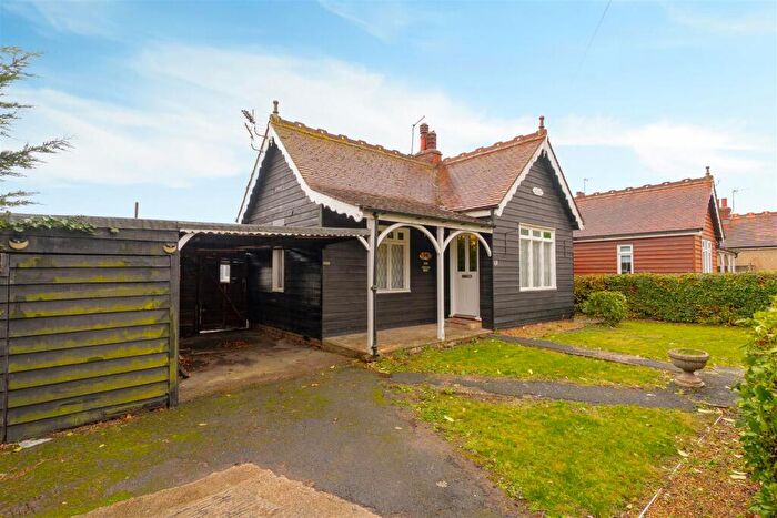 1 Bedroom Detached Bungalow For Sale In Mackenders Lane, Eccles, ME20