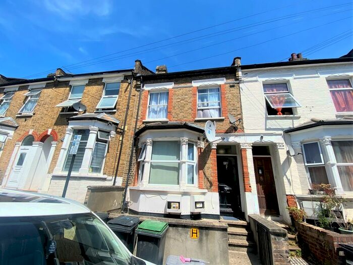 2 Bedroom Ground Flat To Rent In Steele Road, Tottenham, London, N17