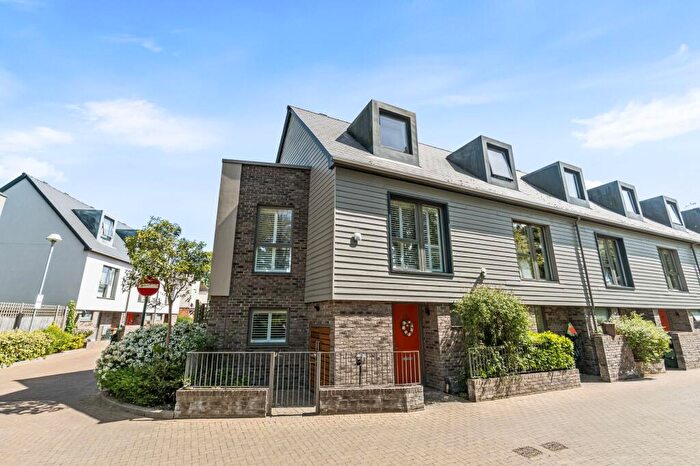 4 Bedroom End Of Terrace House For Sale In Riverbank Way, Wallington, SM6