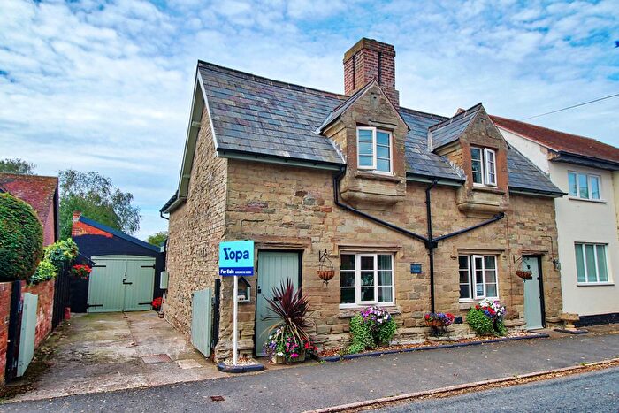 3 Bedroom Cottage For Sale In The Village, Worcester, WR6