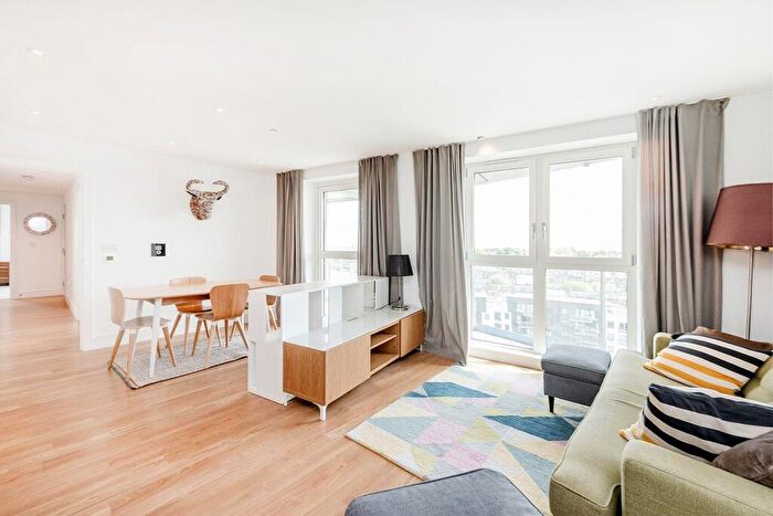 2 Bedroom Apartment To Rent In Queensland Road, N7