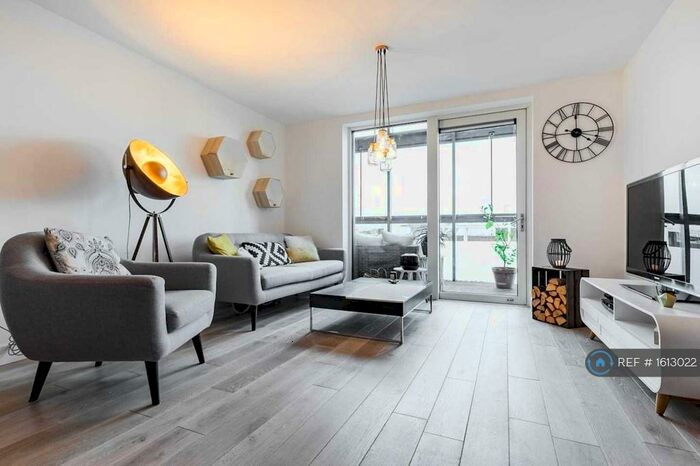 3 Bedroom Flat To Rent In Collins Tower, London, E8