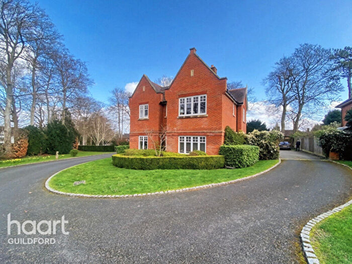 2 Bedroom Apartment For Sale In Downs Drive, Guildford, GU1