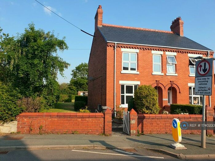 3 Bedroom Semi-Detached House To Rent In Bryn Hyfryd, Penycae, Wrexham, LL14
