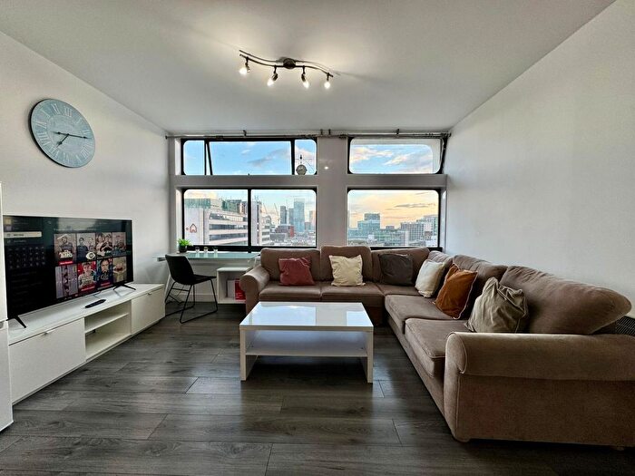 2 Bedroom Flat To Rent In Victoria Bridge Street, Salford, M3