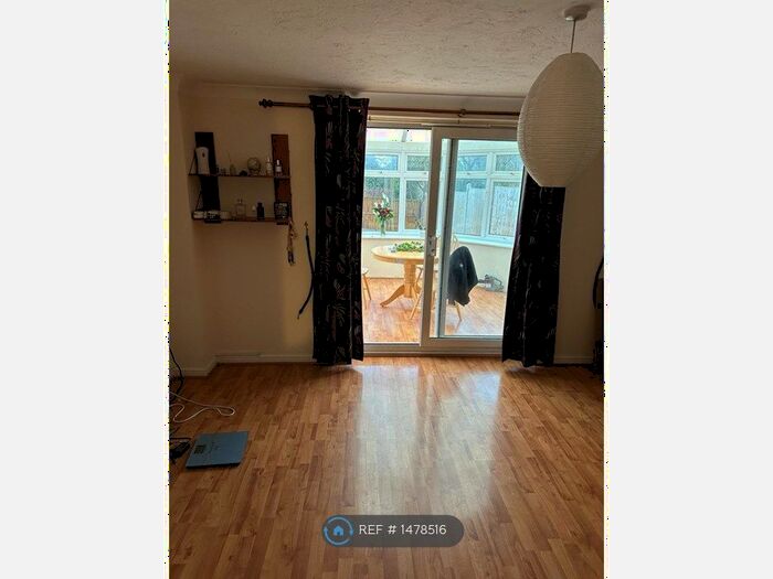 3 Bedroom Semi-Detached House To Rent In Harris Close, Romford, RM3