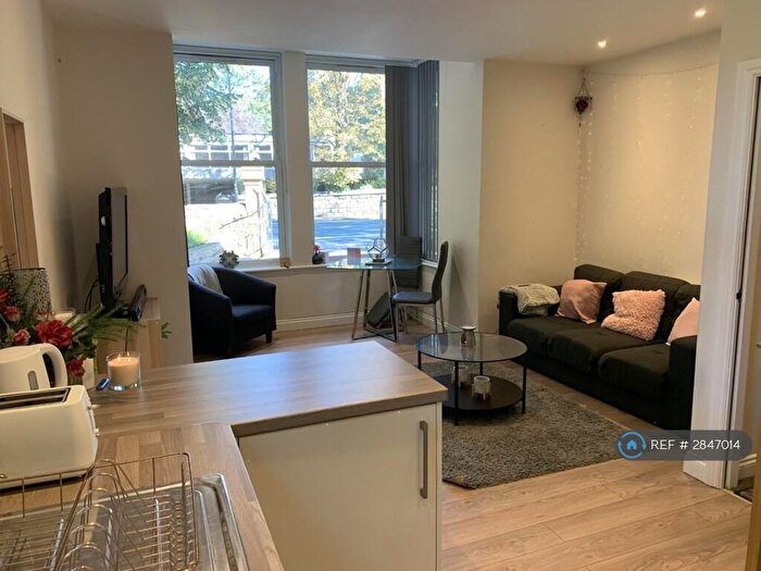 2 Bedroom Flat To Rent In Headingley Lane, Leeds, LS6