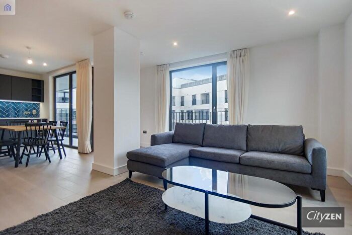3 Bedroom Flat To Rent In Rosewood Building, Cremer Street, Shoreditch, London, E2
