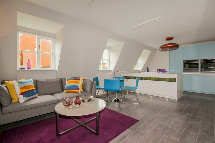 2 Bedroom Apartment To Rent In St. Thomas Street, Oxford, OX1