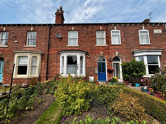 3 Bedroom Terraced House For Sale In Aberford Road, Garforth, Leeds, LS25