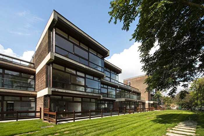2 Bedroom Apartment For Sale In Cabanel Place, Lambeth, London, SE11 - Photo 3