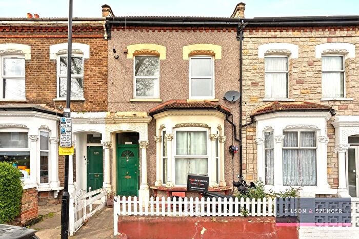 2 Bedroom Flat For Sale In The Avenue, London, N17
