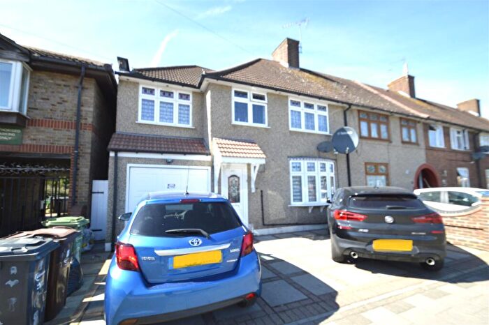 4 Bedroom End Of Terrace House For Sale In Heathway, Dagenham, RM9