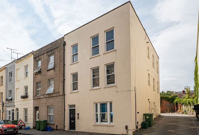 2 Bedroom Flat For Sale In St. Georges Street, Cheltenham, Gloucestershire, GL50