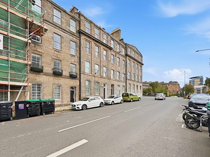 2 Bedroom Flat For Sale In / Gardner's Crescent, West End, Edinburgh, EH3