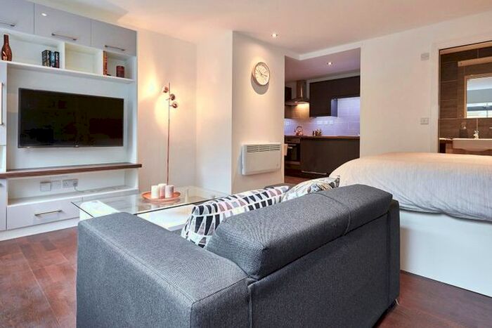 Studio To Rent In South Parade, Leeds, LS1