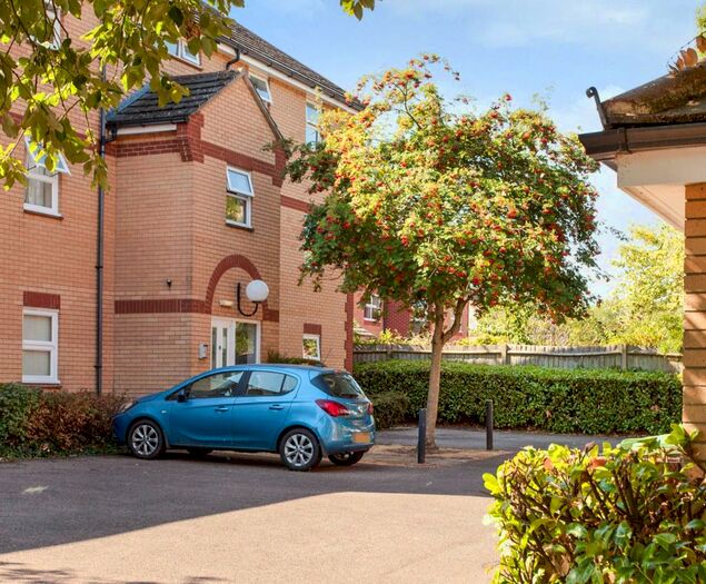 2 Bedroom Apartment To Rent In College Fields, CB4