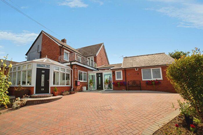 4 Bedroom Semi-Detached House For Sale In Limes Avenue, Alfreton, DE55