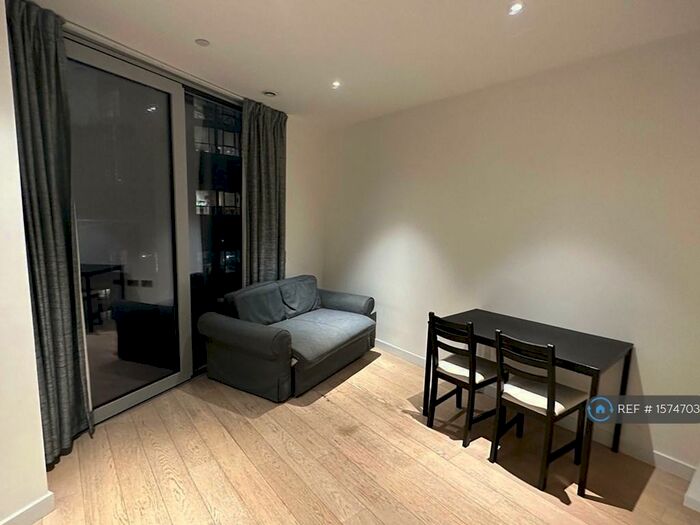 Studio To Rent In Biscayne Avenue, London, E14