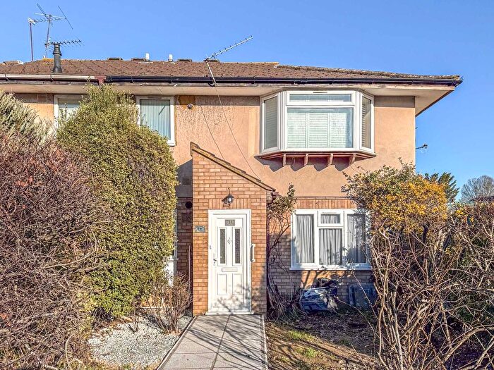 2 Bedroom Maisonette For Sale In Tolcarne Drive, Pinner, HA5