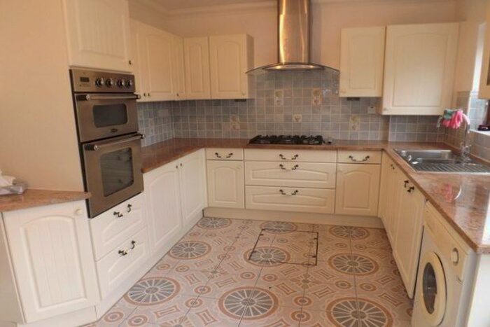 3 Bedroom Property To Rent In Shaw Road, Enfield, EN3