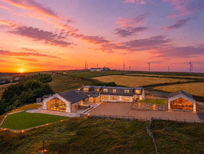 5 Bedroom Detached House To Rent In Upper Hazelhurst Farm, Off Withens Road, Off Cold Edge Road, Wainstalls, Halifax, HX2