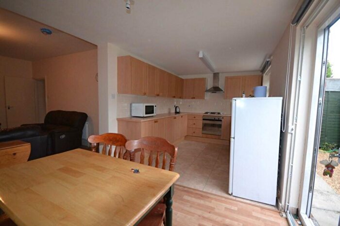 7 Bedroom House To Rent In North Circular Road, London, NW10