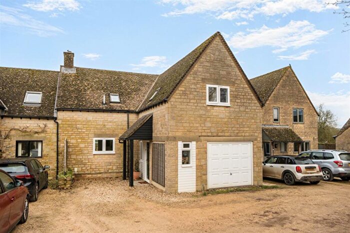4 Bedroom Semi-Detached House For Sale In Meadow Bank Close, Ascott-Under-Wychwood, Chipping Norton, OX7