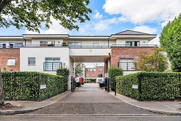 2 Bedroom Flat For Sale In Mill Pond Close, London, SW8