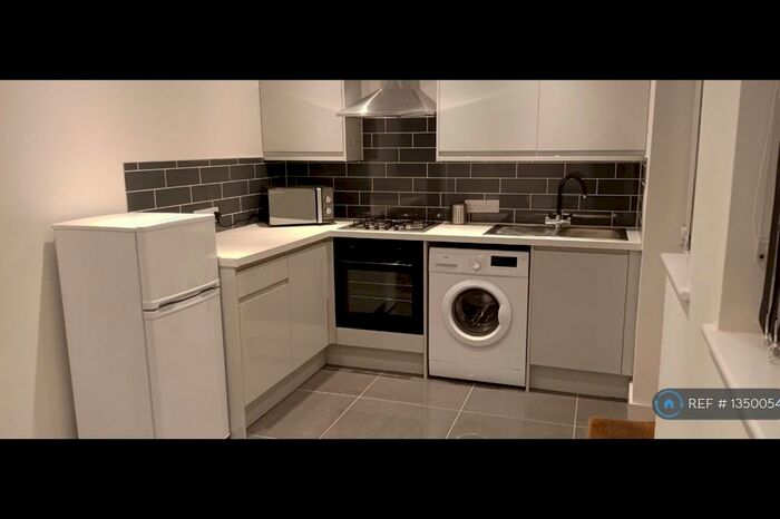 1 Bedroom Flat To Rent In Sedgmoor Place, London, SE5