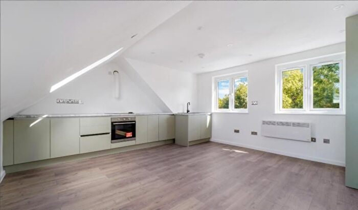 1 Bedroom Flat To Rent In Hounslow Road, Feltham, London, TW13