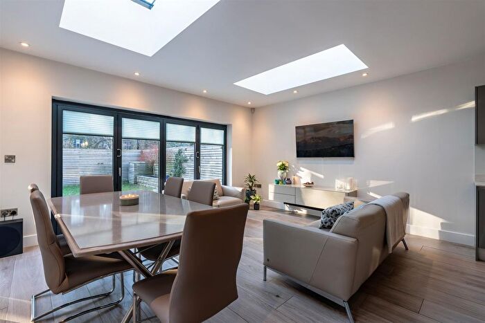 4 Bedroom Detached House For Sale In Beauchief Grove, Sheffield, S7