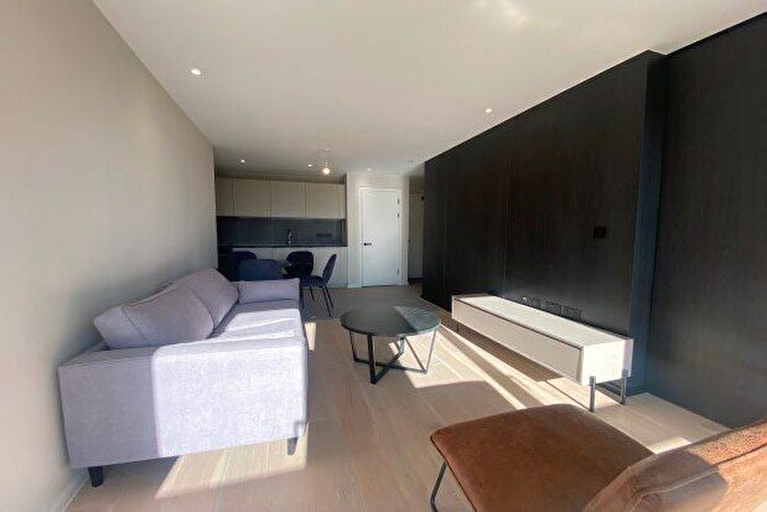 2 Bedroom Flat To Rent In Spinners Way, Manchester, M15