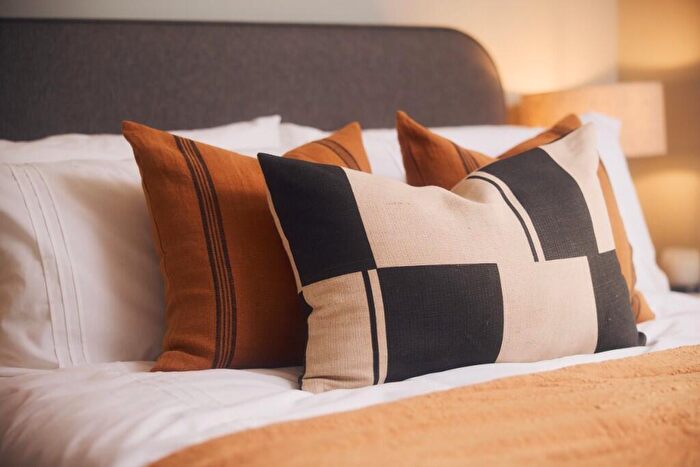 2 Bedroom Apartment To Rent In Chapel Wharf, Manchester, M3